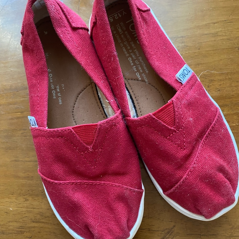 Red canvas kids Toms size 12.5 12 1/2. Excellent condition.